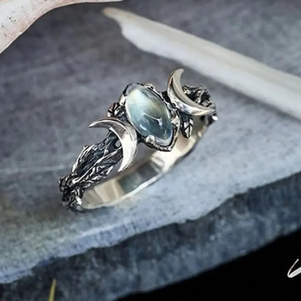 YILUOCD Vintage Natural Moonstone Ring Witchcraft Triple Moon Goddess Rings for Women Engagement Party Wedding Jewelry Anillos